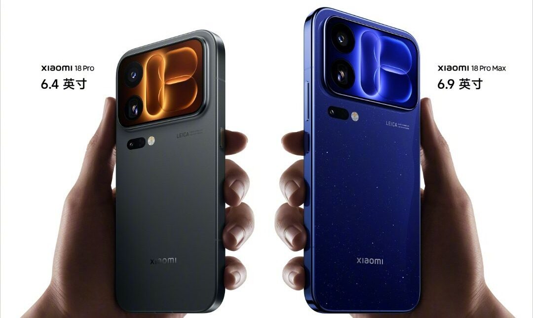 Siyah Xiaomi 18 Pro ile Yıldız Mavisi Xiaomi 18 Pro Max, arka ekranlı Leica kamera modülleriyle arkadan görünüyor